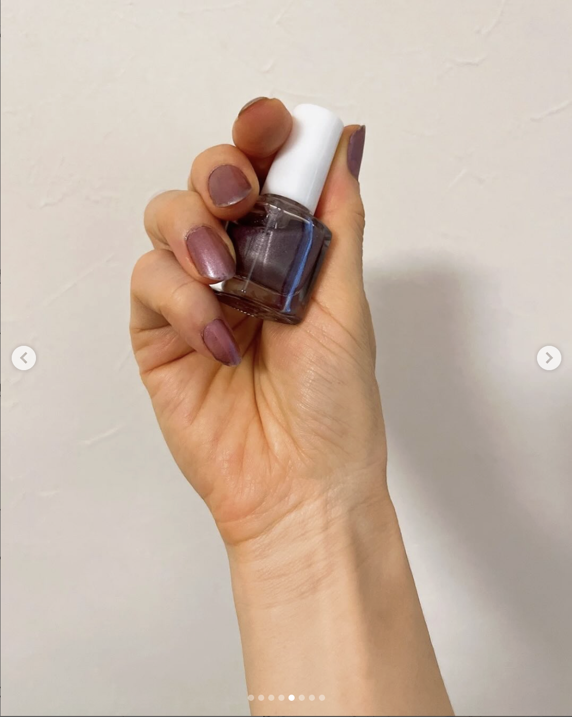 ネイルを持った手元1